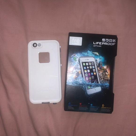 White IPhone 6 Lifeproof case - Picture 2 of 4